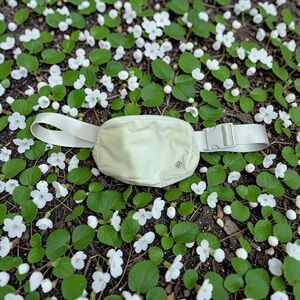 Lululemon Belt bag in white (read description)